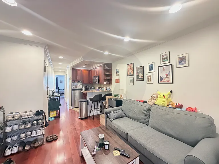 1061 1st Ave #5 — Photo 4