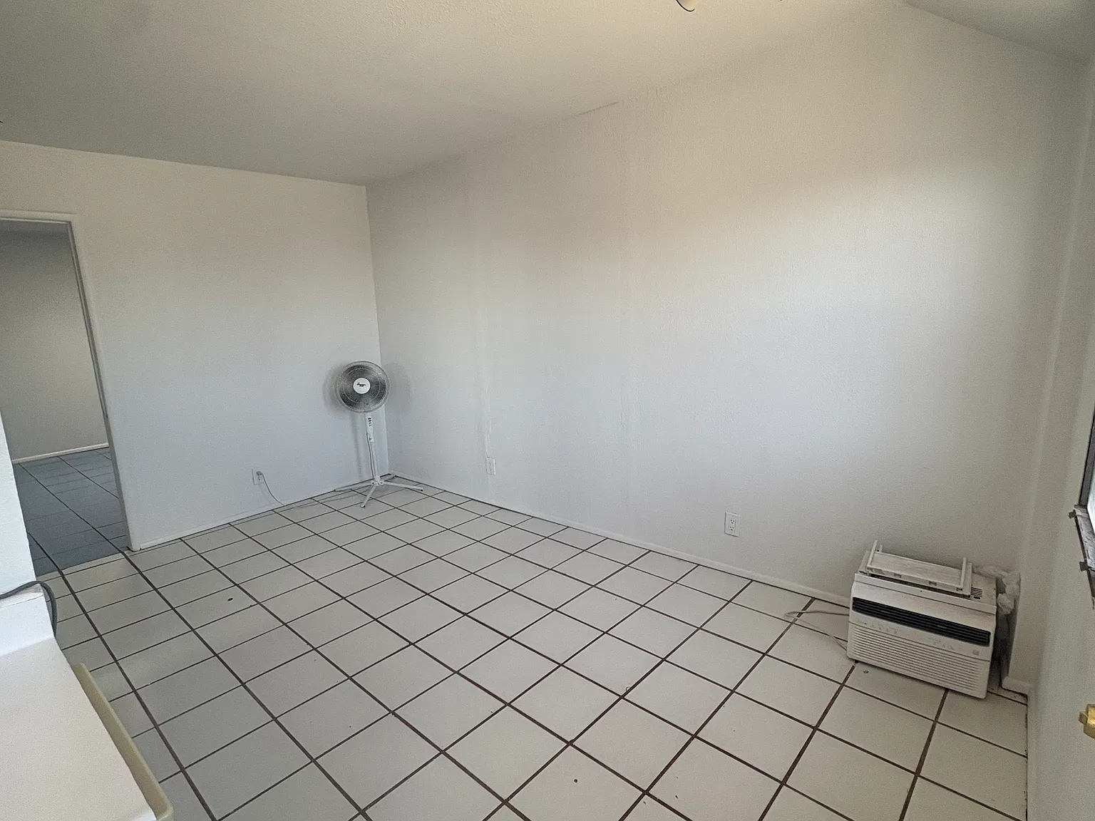 1 bed, 700 sqft, $950 — Photo 2