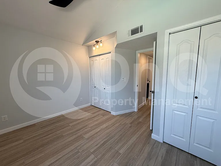 3037 W Monmouth St — Photo 13