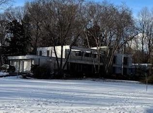 7 Arrowhead Ln, Saddle River, NJ 07458