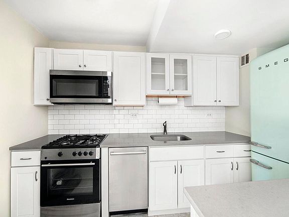 3rd image of 165 W 66th St APT 14W