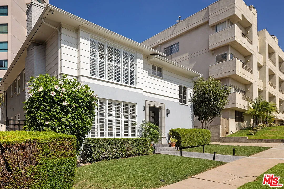 3 bed, 2.0 bath, 2282 sqft, $6,895 — Photo 3
