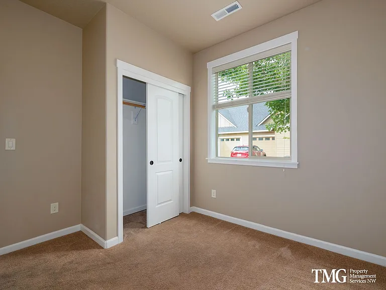 8223 NE 20th St — Photo 12