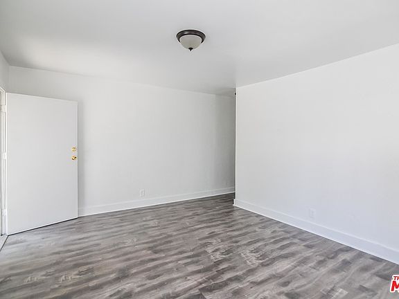 3rd image of 1520 W 59th St