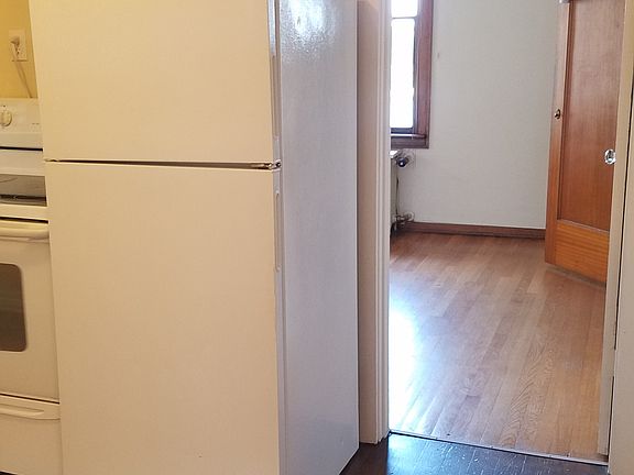 2nd image of 2919 Franklin Ave E APT 5