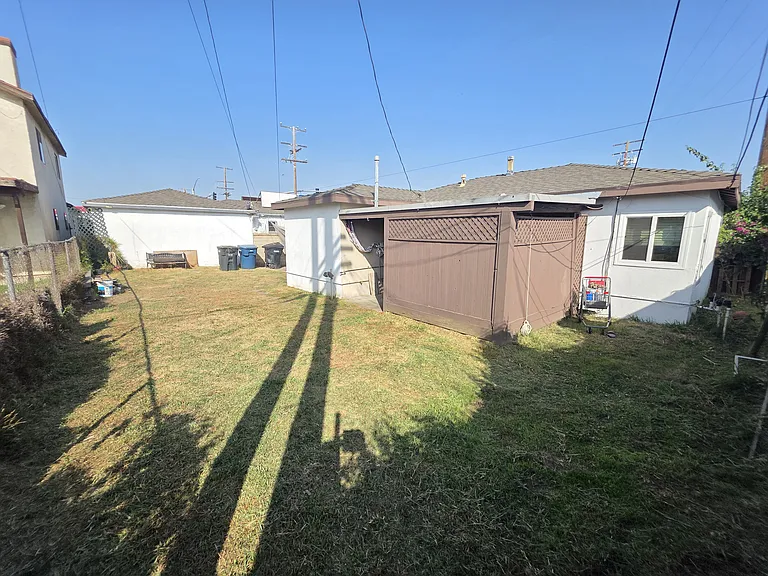 16811 Lakewood Blvd — Photo 10