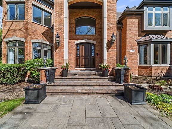 5th image of 599 Chateaux Bourne Dr