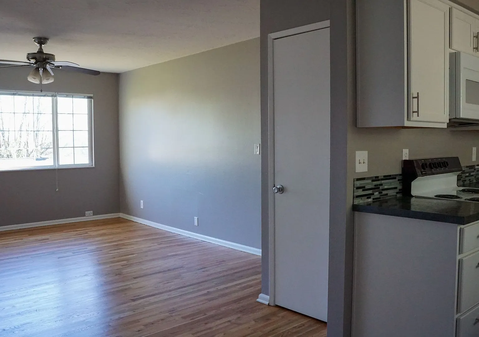 John's Landing 2Bdr w/ Laundry, Dishwasher + Garage!! — Photo 2