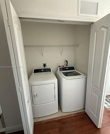 3rd image of 2342 SE 10th St