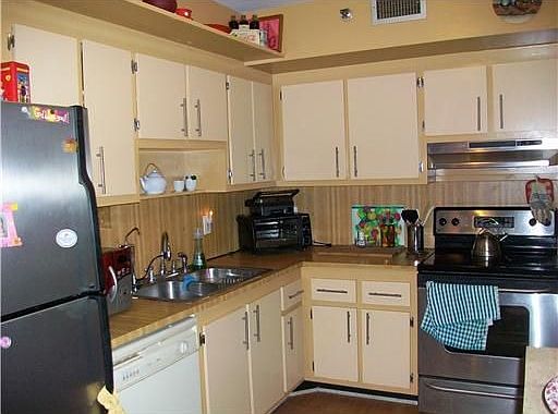 2nd image of 919 Hillcrest Dr APT 402