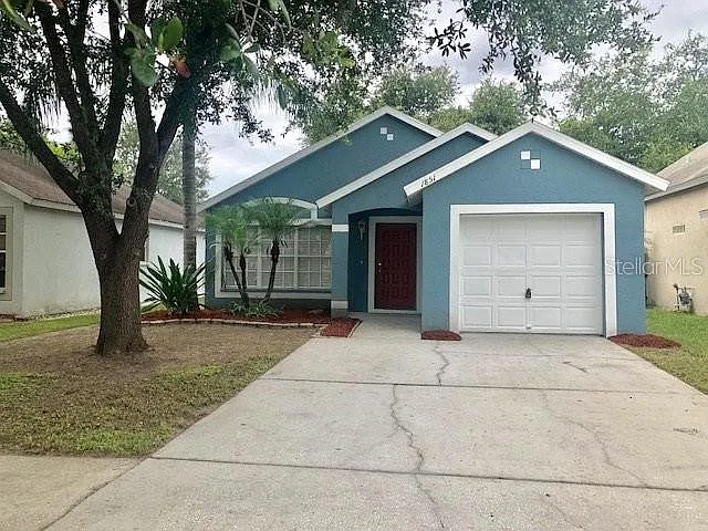3 bed, 2.0 bath, 1194 sqft, $2,095 — Photo 1