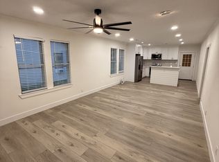 913 Block St, Port Neches, TX 77651
