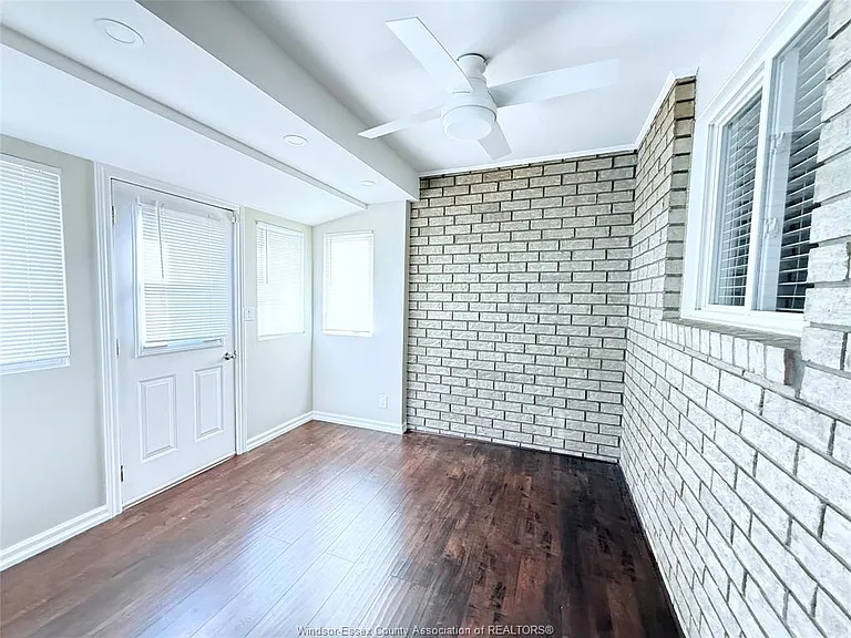 170 Diane Cres — Photo 7