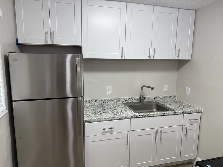 1331 Holly Heights Dr #1 — Photo 2