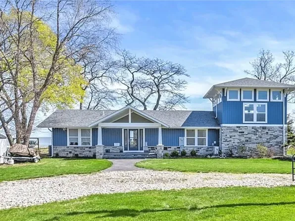 104 E Point Dr, Kelleys Island, OH 43438