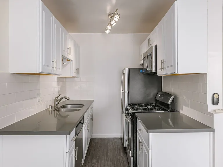 1808 N Harvard Blvd — Photo 3