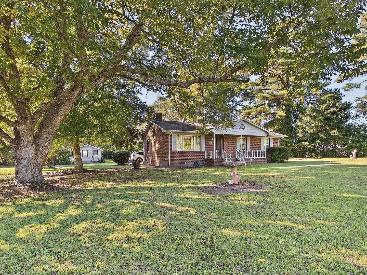 Updated 3 BR / 1 BA Brick Ranch in Rocky Point — Photo 3