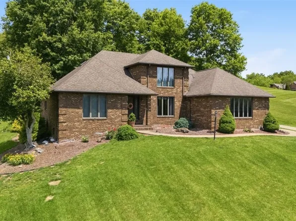 715 Oxbow Rd, Belpre, OH 45714