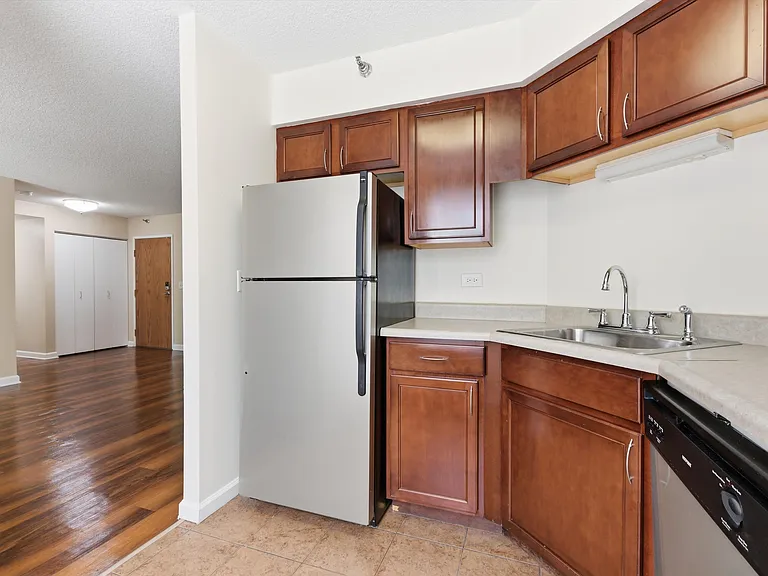 Evanston Place — Photo 33