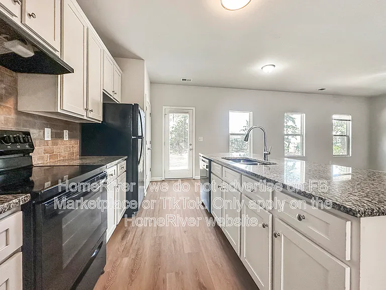 196 Daisy Cir — Photo 11