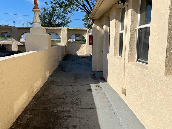 5th image of 4211 Parker Ave