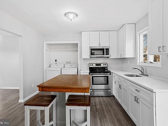 5th image of 315 W Virginia Rd