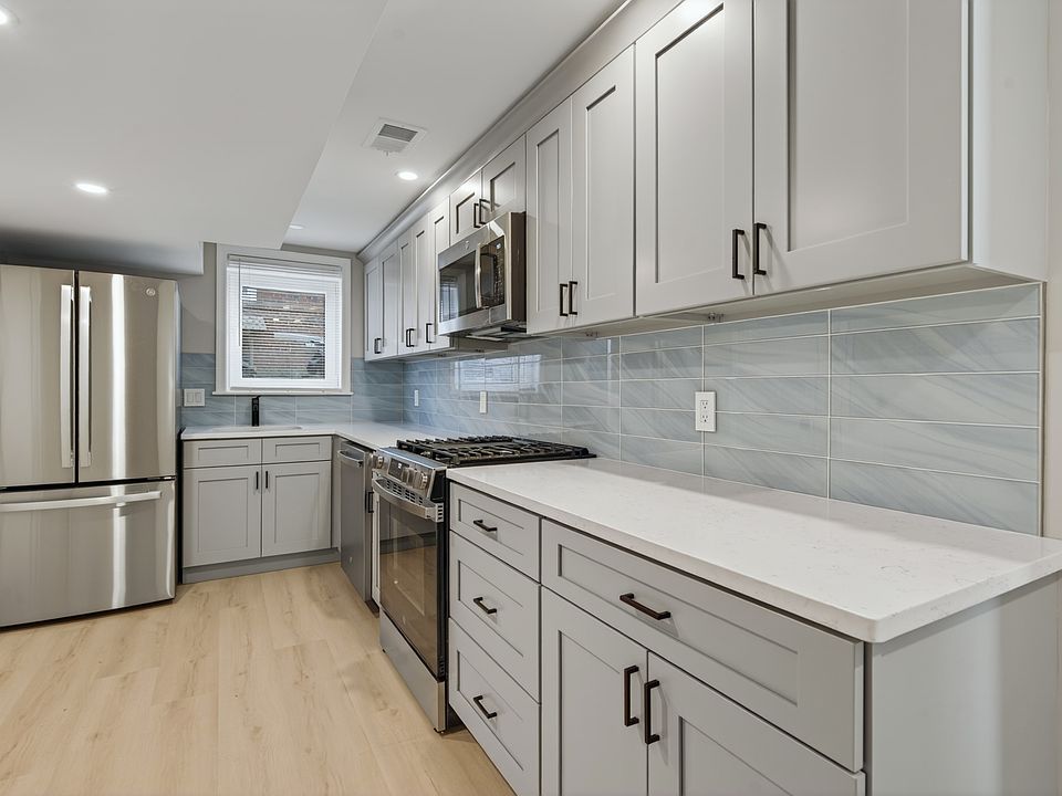 1st image of 2605 N Pershing Dr APT B
