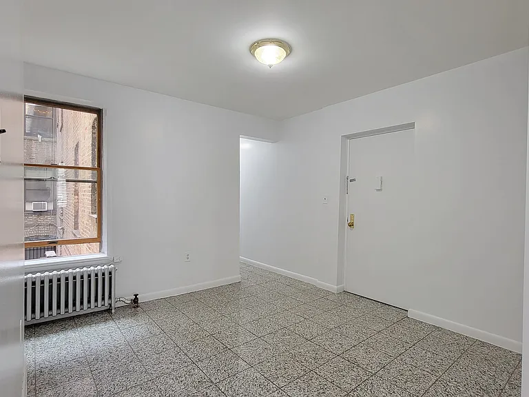 312 W 15th St #1 — Photo 2