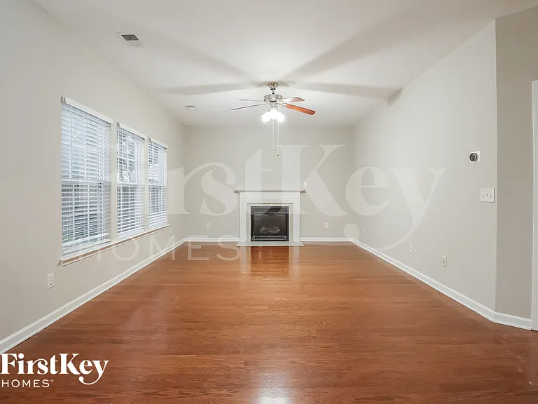 5265 Stonewall Dr — Photo 3