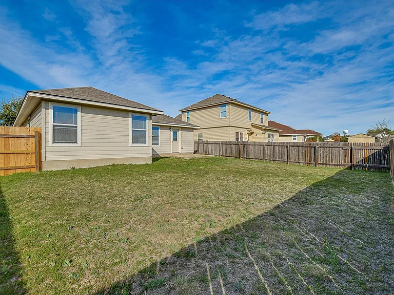 401 Bandara Woods Blvd — Photo 26