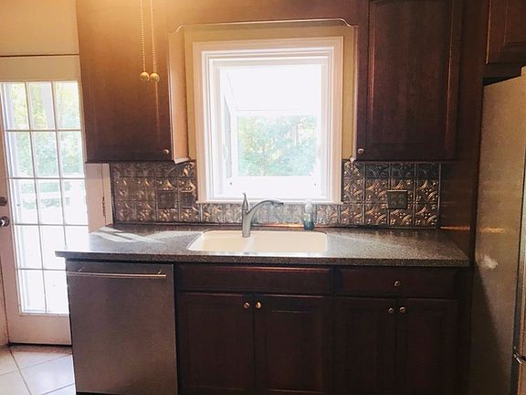 4th image of 816 Willowhaven Ct