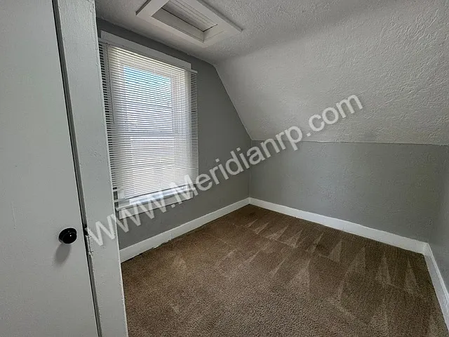 1104 Stophlet St — Photo 10