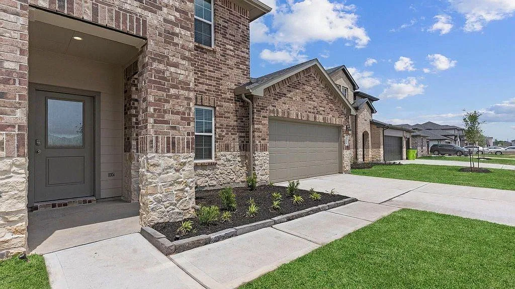 5 bed, 4.0 bath, $3,200 — Photo 2