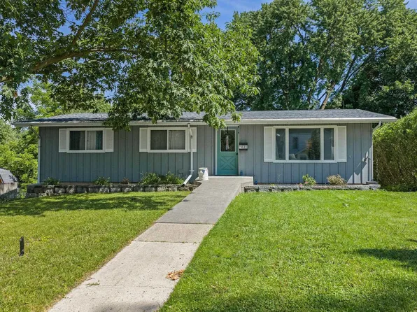 631 10th St, Baraboo, WI 53913