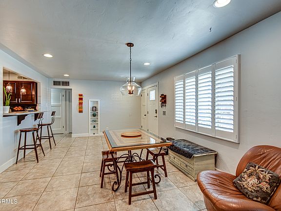 4th image of 1608 W GLENROSA Avenue