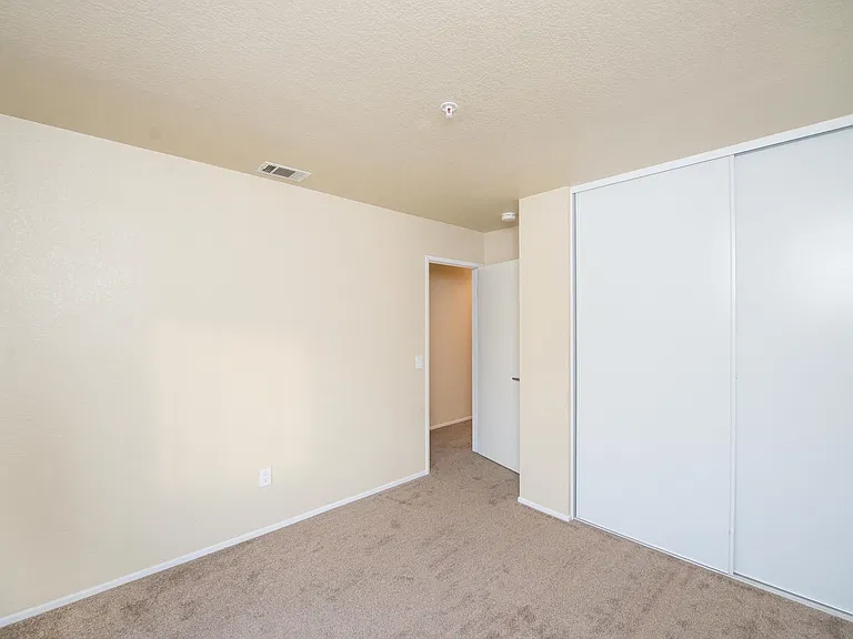 865 E Broadway — Photo 22
