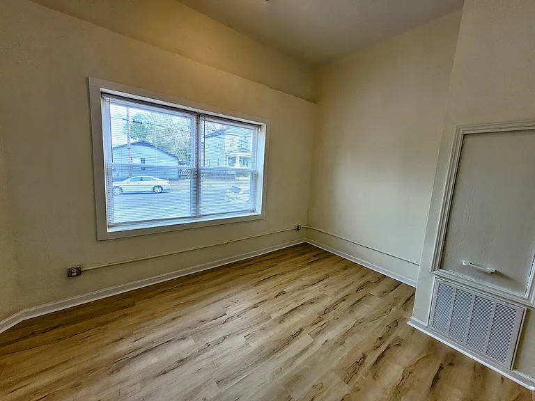 828 Campbell St — Photo 6