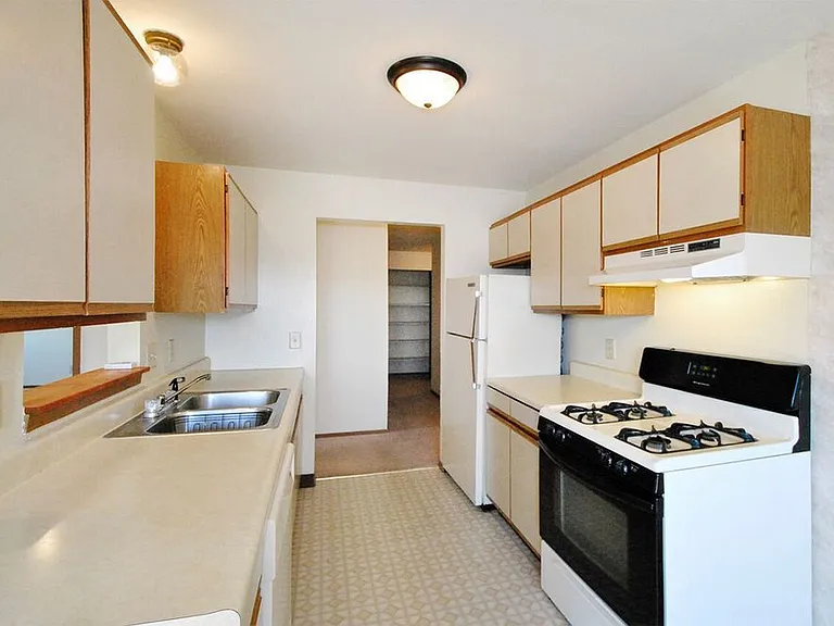 Apple Tree Apartments — Photo 22