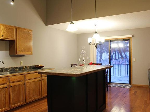 4th image of 725 Evergreen Ct