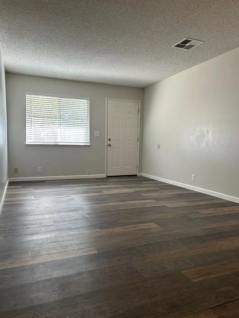 425 Rick Ct. — Photo 2