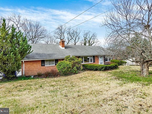 2nd image of 1636 Crestlyn Rd