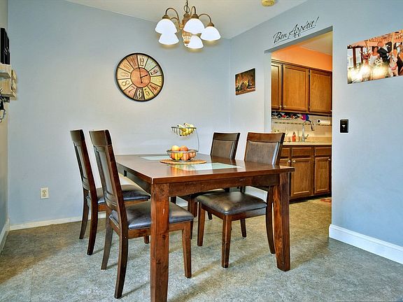 4th image of 81 Richmond Blvd Unit 4B