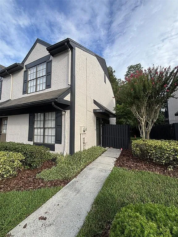 2 bed, 2.5 bath, 1120 sqft, $1,950 — Photo 2