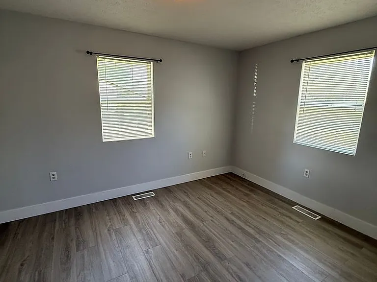 264 Peterson Ave — Photo 9