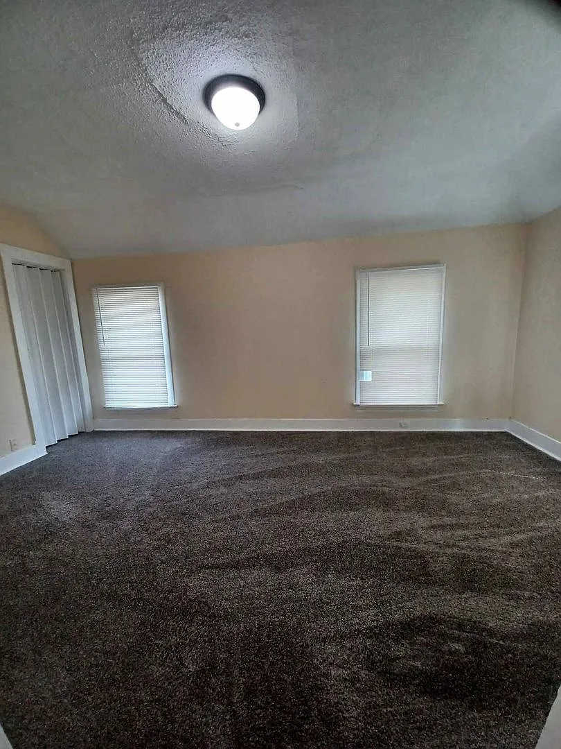 2 Bedroom House for Rent - North of Swedish American Hospital — Photo 2