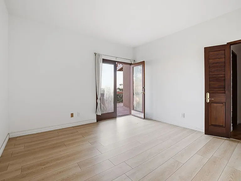 320 Kempton Rd — Photo 21