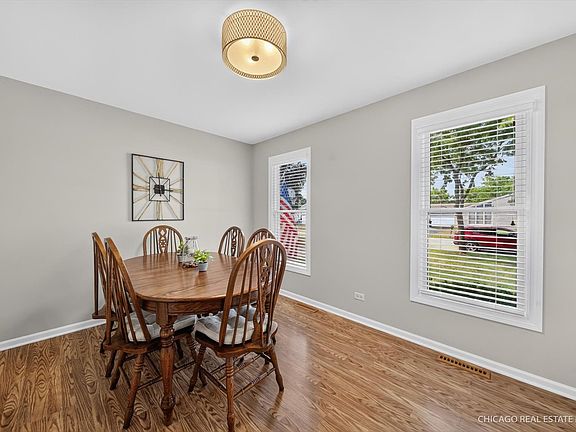 4th image of 821 Chestnut Ct