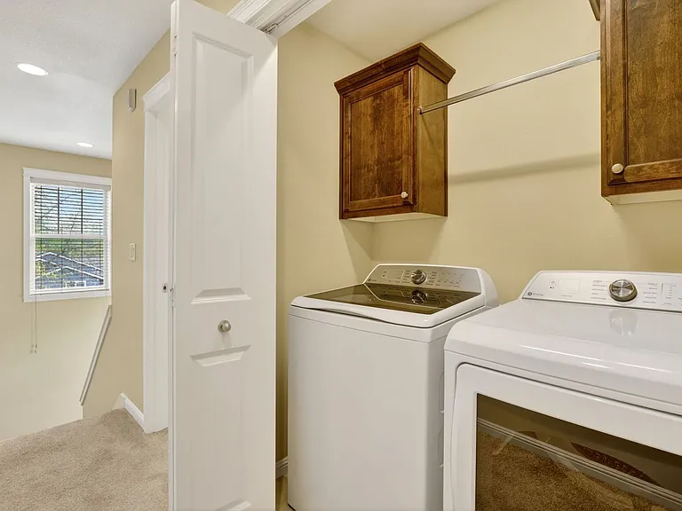 308-394 SW Eastman Pkwy — Photo 9