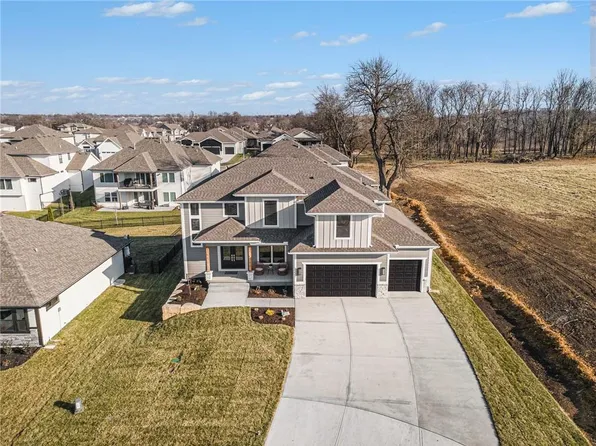 3221 SW Saddlebred Ter, Lees Summit, MO 64082
