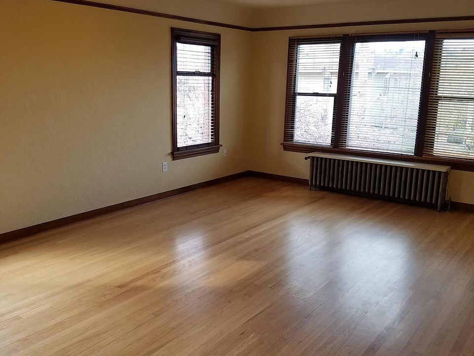 1st image of 2338 Franklin Ave E APT 5